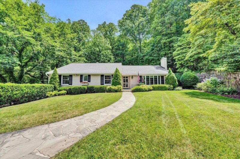 3001 Burnleigh Rd Sw, Roanoke, VA 24014 Main Photo