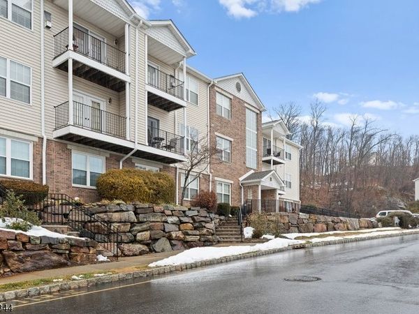 27 Mountainview Ct, Riverdale, NJ 07457