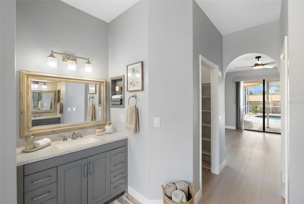 4608 Vintage Drive, Sarasota, FL 34243 Photo