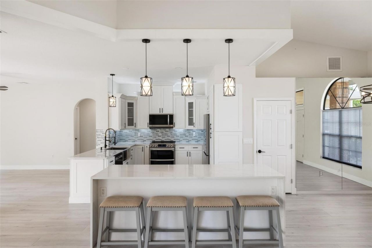 4608 Vintage Drive, Sarasota, FL 34243 Photo