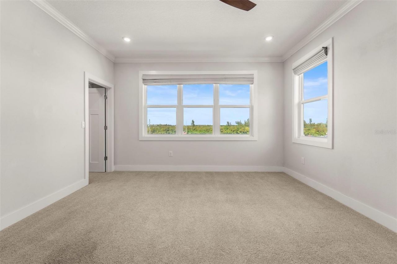 1299 Savona Drive Ne, Saint Petersburg, FL 33702 Photo