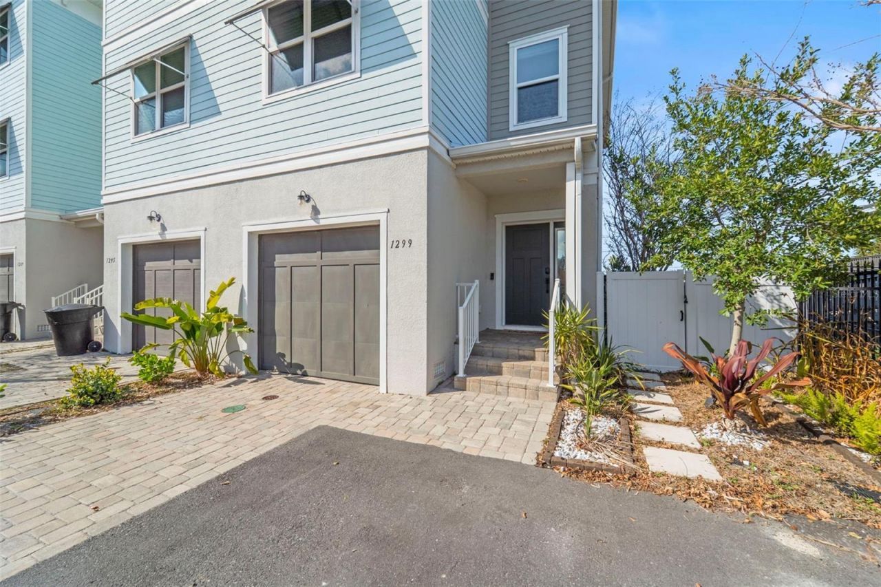 1299 Savona Drive Ne, Saint Petersburg, FL 33702 Photo