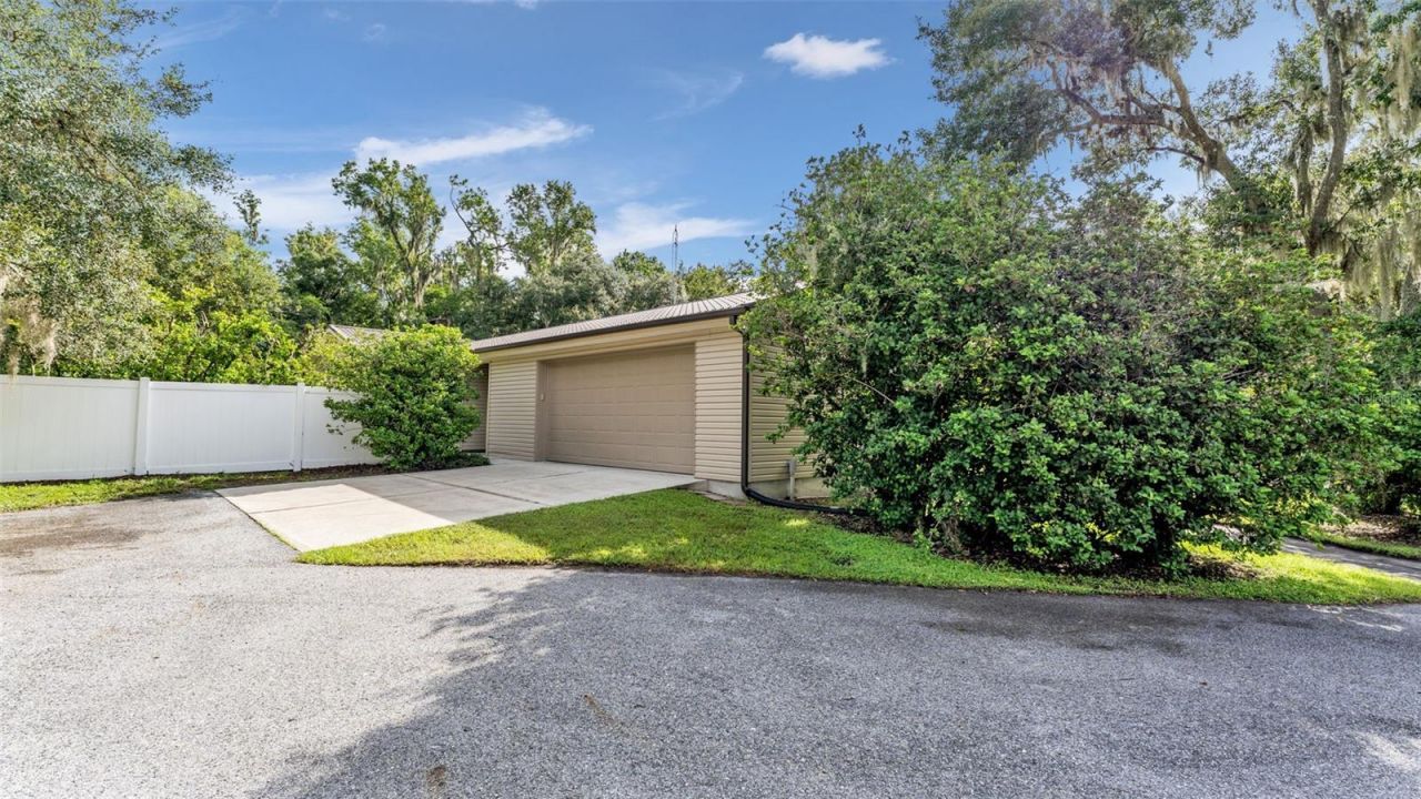 6400 Forestwood Drive E, Lakeland, FL 33811 Photo