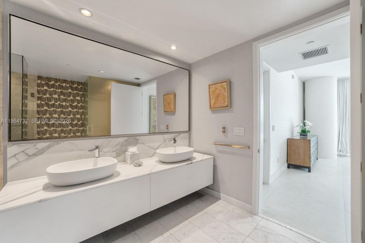 10201 Collins Ave, Unit 611, Bal Harbour, FL 33154 Photo