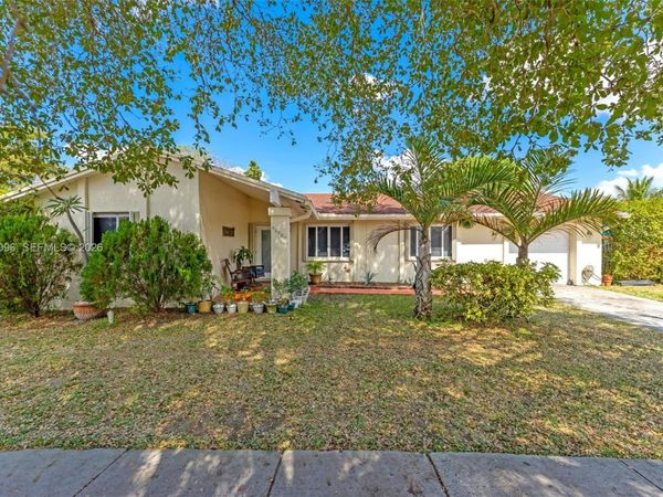 15109 SW 71st Ln, Miami, FL 33193