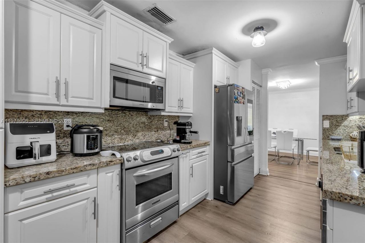 15109 SW 71st Ln, Miami, FL 33193 Photo