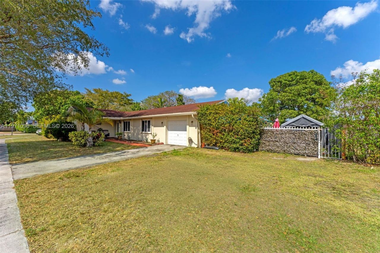 15109 SW 71st Ln, Miami, FL 33193 Photo