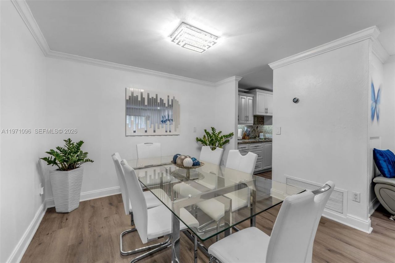 15109 SW 71st Ln, Miami, FL 33193 Photo