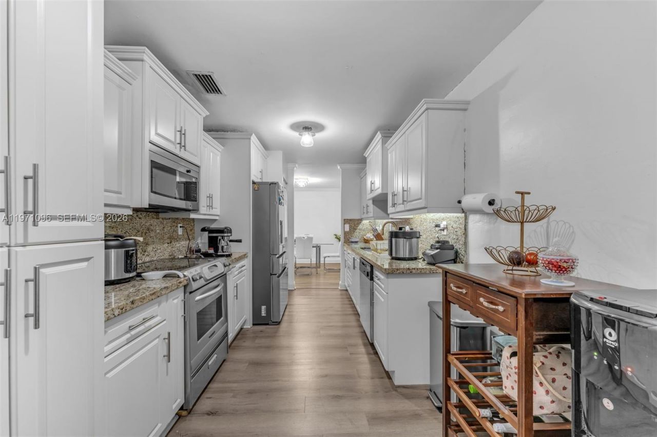 15109 SW 71st Ln, Miami, FL 33193 Photo