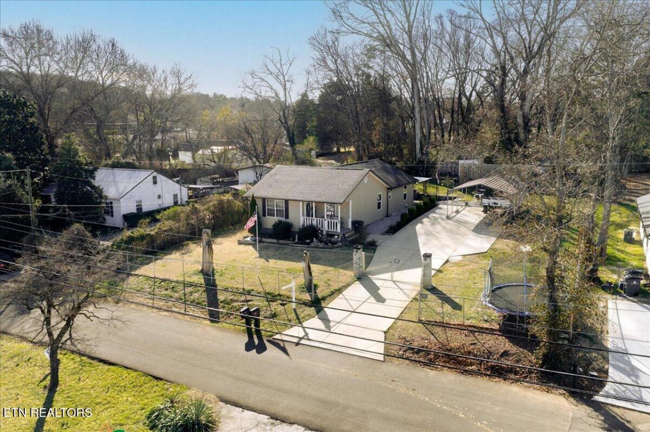 2201 Paris Rd, Knoxville, TN 37912 Main Photo