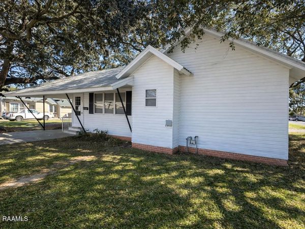 201 N Charles Campbell Avenue, Abbeville, LA 70510