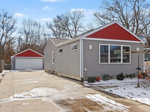 1046 Bronson Avenue, Plainwell, MI 49080
