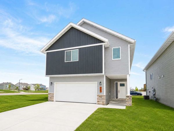2387 Eagle Valley Drive S, Fargo, ND 58104