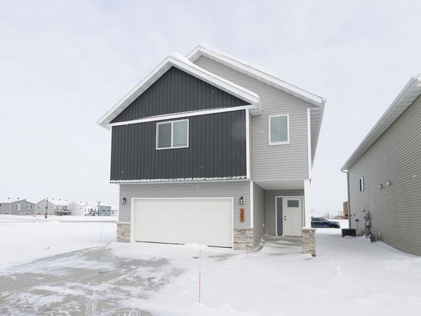 2387 Eagle Valley Drive S, Fargo, ND 58104