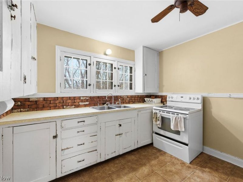 120 Levan Drive, Painesville, OH 44077 Photo 10