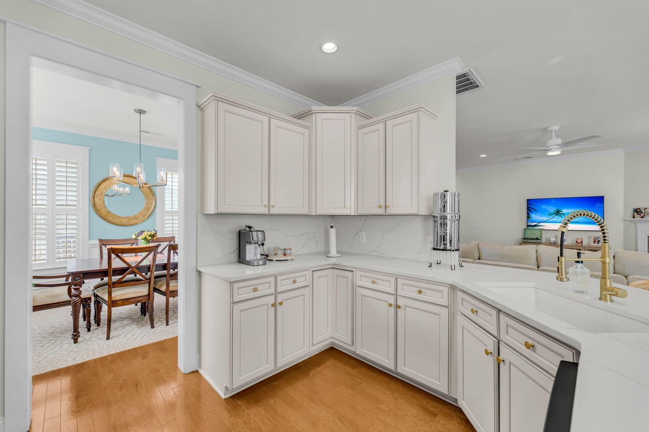 331 Megans Bay Lane Photo 7