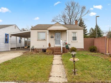 1827 Cleophus Pkwy, Lincoln Park, MI 48146