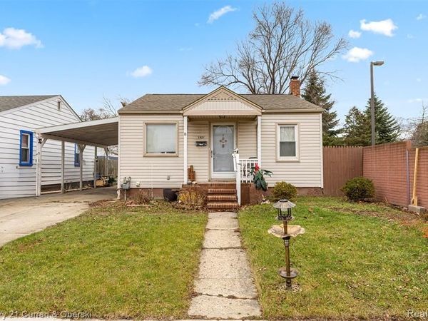 1827 Cleophus Pkwy, Lincoln Park, MI 48146