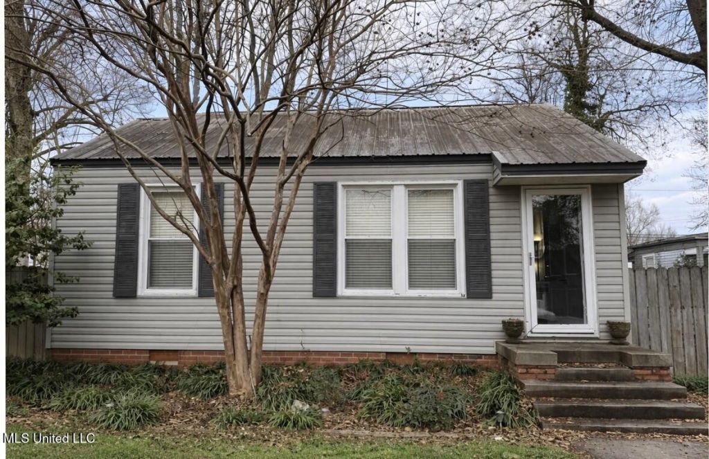 519 Crockett Avenue, Greenwood, MS 38930 Main Photo