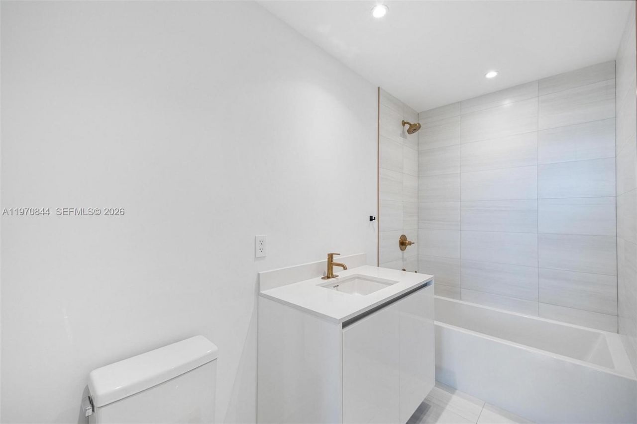 2678 Tigertail , Unit 1603, Miami, FL 33133 Photo