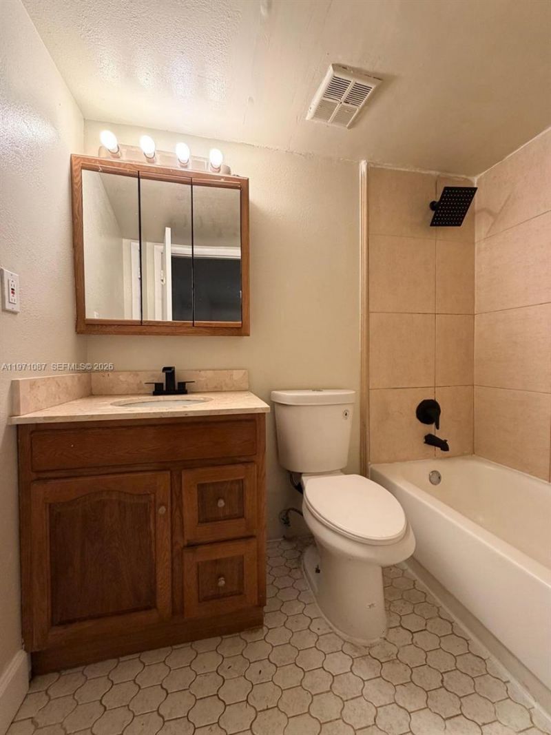 11925 NE 2nd Ave , Unit B310, North Miami, FL 33161 Photo