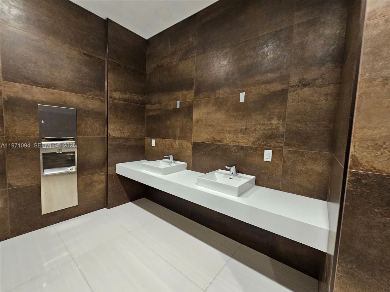 1006 E Hallandale Beach Blvd, Unit 4-205, Hallandale Beach, FL 33009 Photo