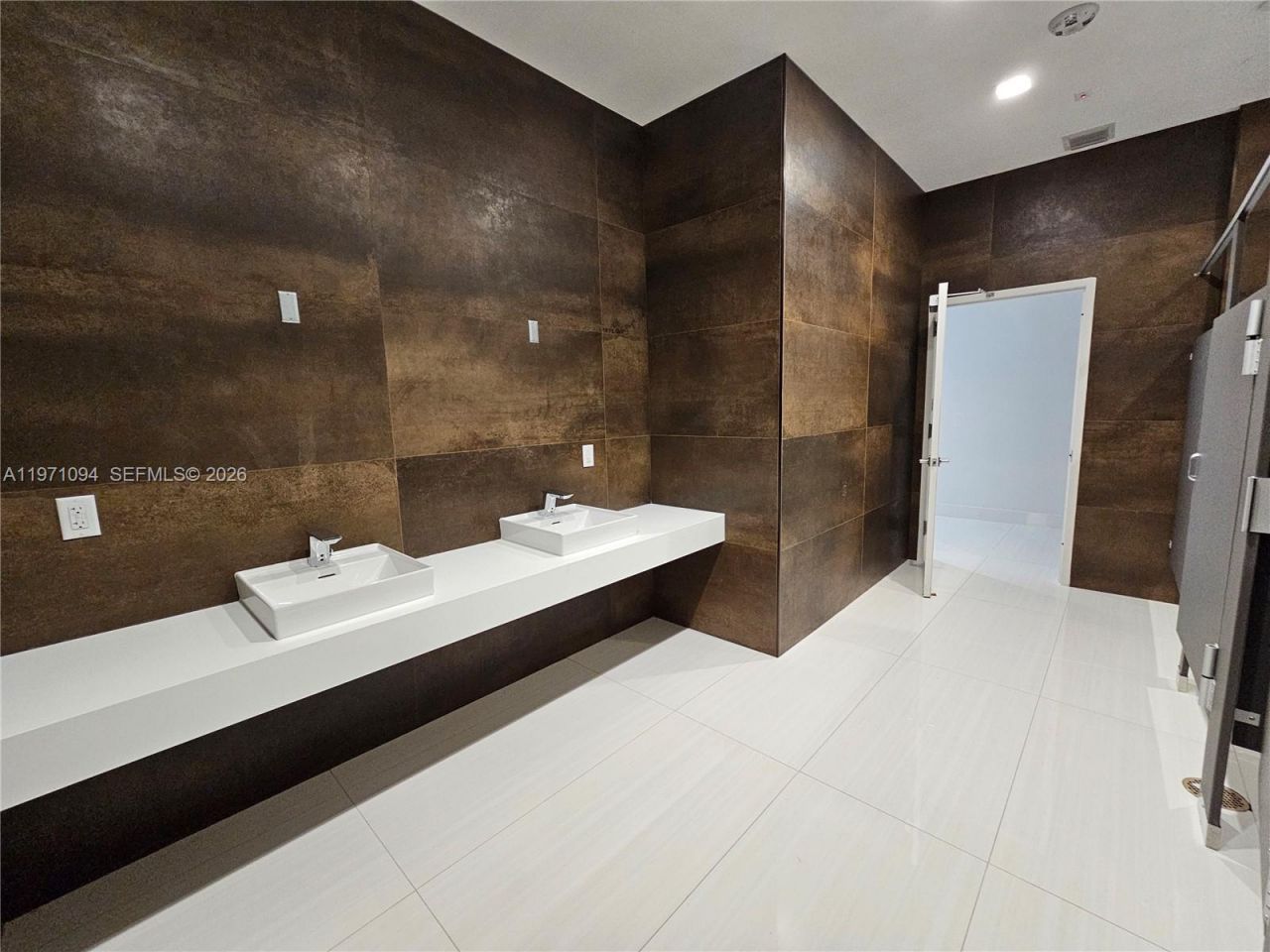1006 E Hallandale Beach Blvd, Unit 4-205, Hallandale Beach, FL 33009 Photo