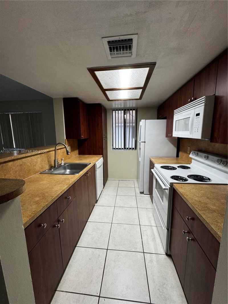 3220 Coral Lake Dr, Unit 3220, Coral Springs, FL 33065 Photo