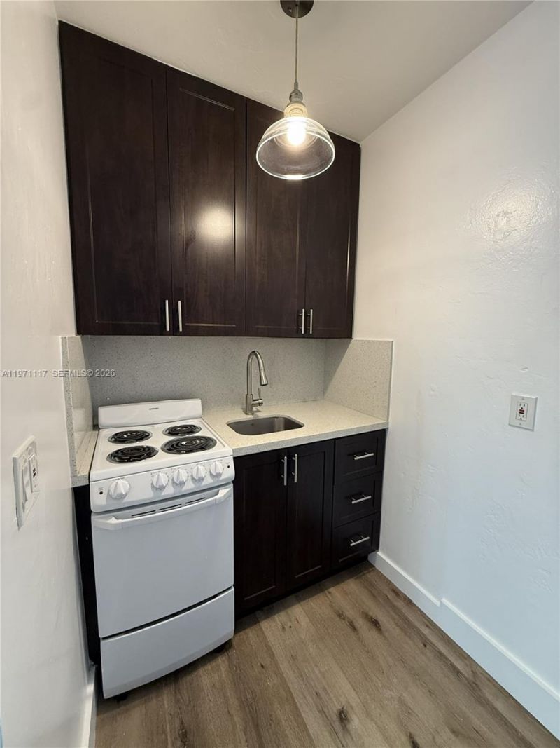2148 NW Flagler Ter, Unit 9, Miami, FL 33125 Photo