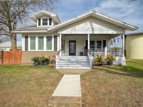 338 W Crockett ST, La Grange, TX 78945