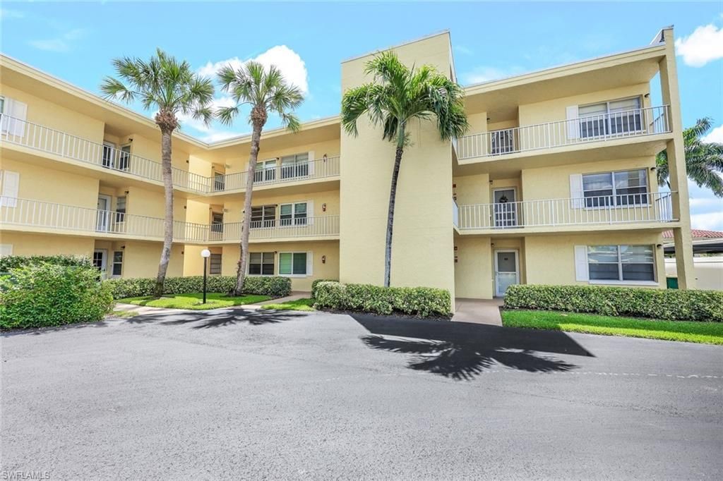 1057 Forest Lakes Dr, Unit 209, Naples, FL 34105 Photo