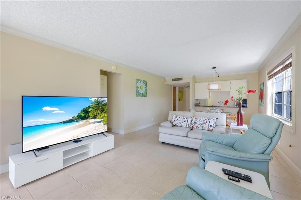 1057 Forest Lakes Dr, Unit 209, Naples, FL 34105 Photo