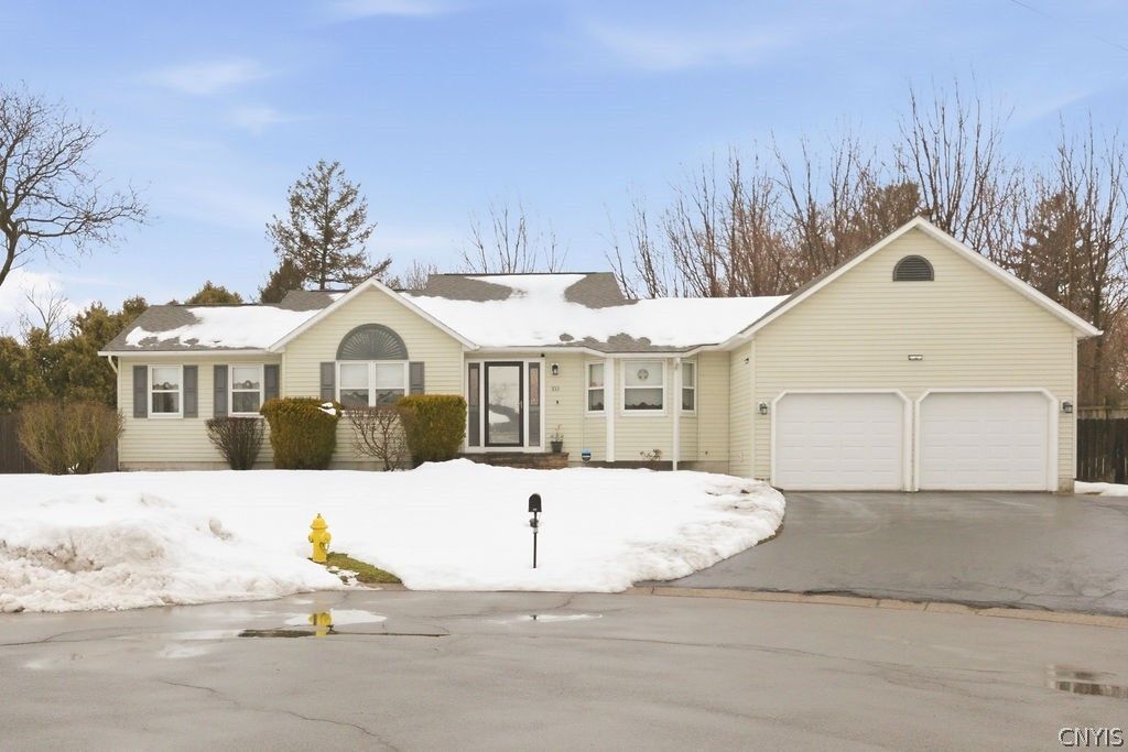 103 Cadenza Lane, Liverpool, NY 13088 Main Photo