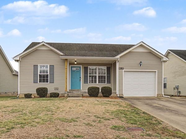 530 Fox Trot Dr , Clarksville, TN 37042