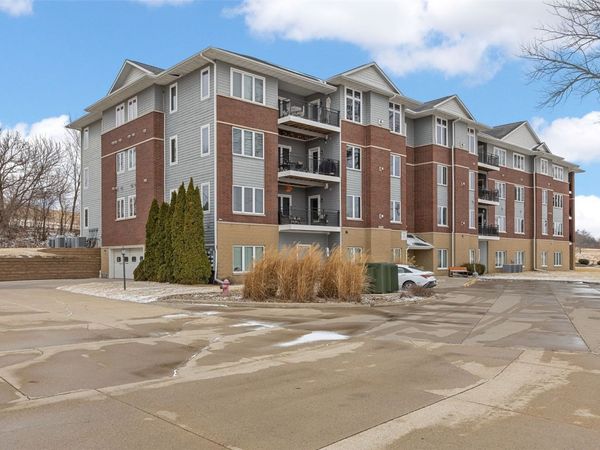 1092 Walnut Ave, Unit 117, Riverside, IA 52327