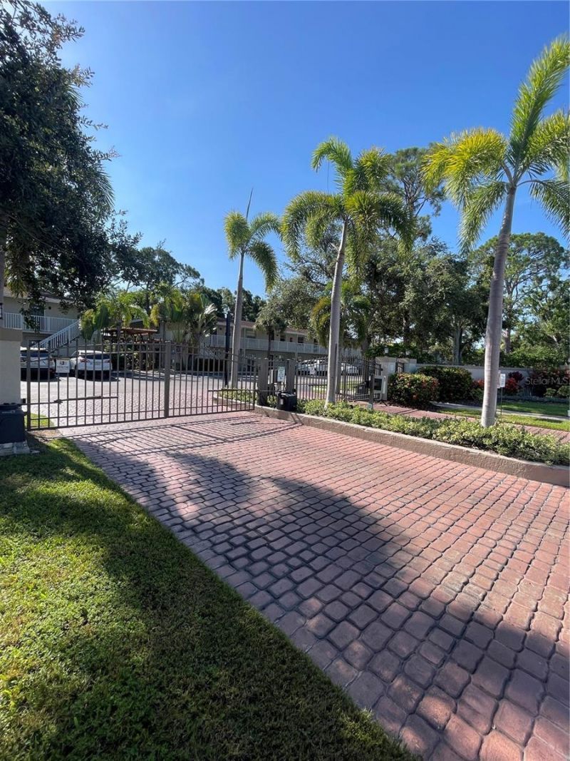 918 La Costa Circle, Unit 3, Sarasota, FL 34237 Photo