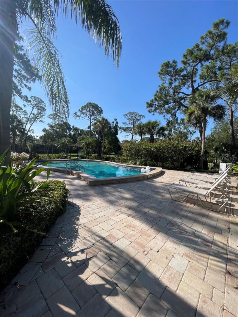 918 La Costa Circle, Unit 3, Sarasota, FL 34237 Photo