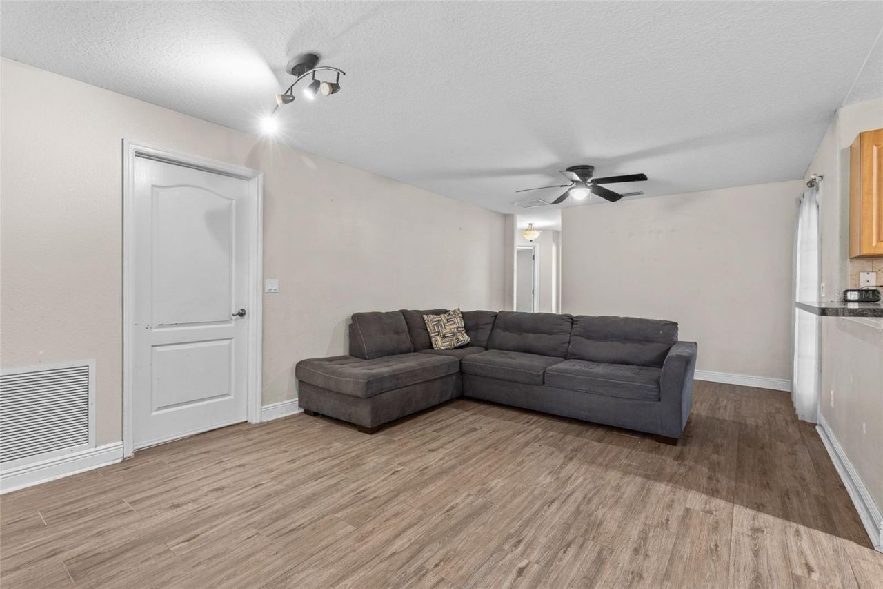 5290 Seminole Avenue , De Leon Springs, FL 32130 Photo