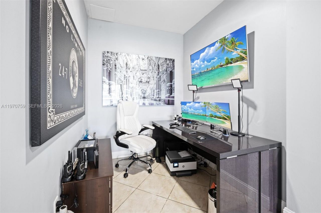 1050 Brickell Ave, Unit 1014, Miami, FL 33131 Photo