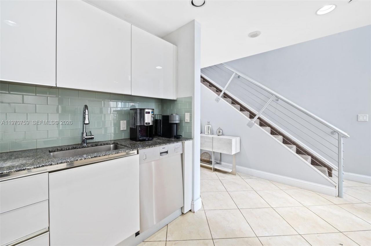 1050 Brickell Ave, Unit 1014, Miami, FL 33131 Photo