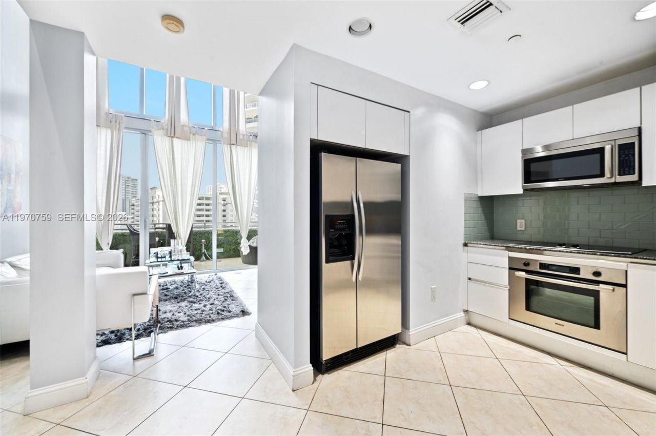 1050 Brickell Ave, Unit 1014, Miami, FL 33131 Photo
