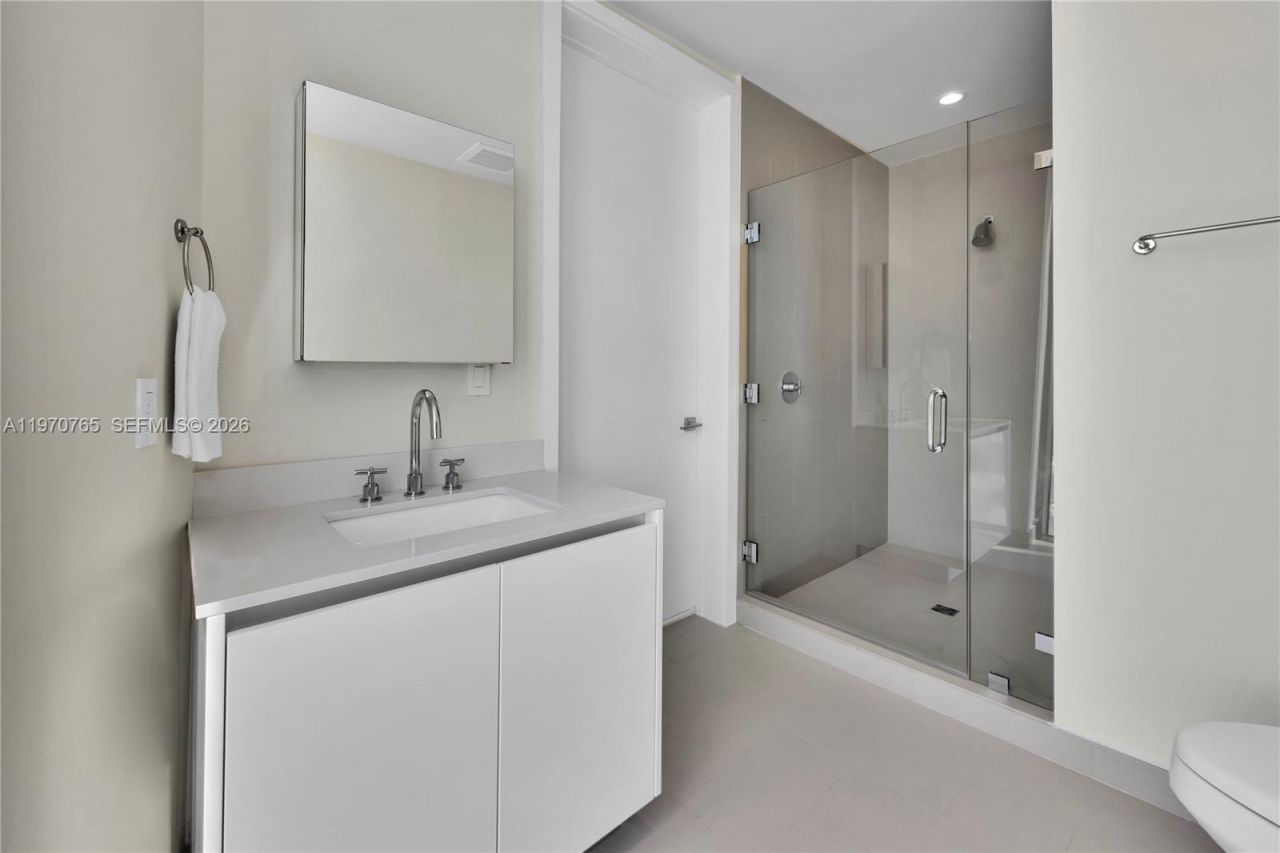 2831 S Bayshore Dr, Unit 2201, Miami, FL 33133 Photo