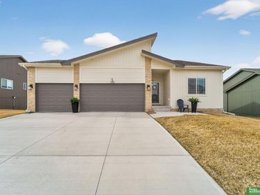 11952 S 107 Avenue, Papillion, NE 68046