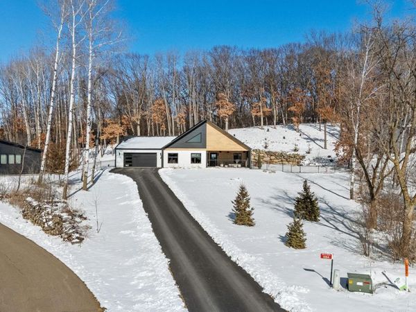1084 Autumn Oak Lane, Hudson, WI 54016