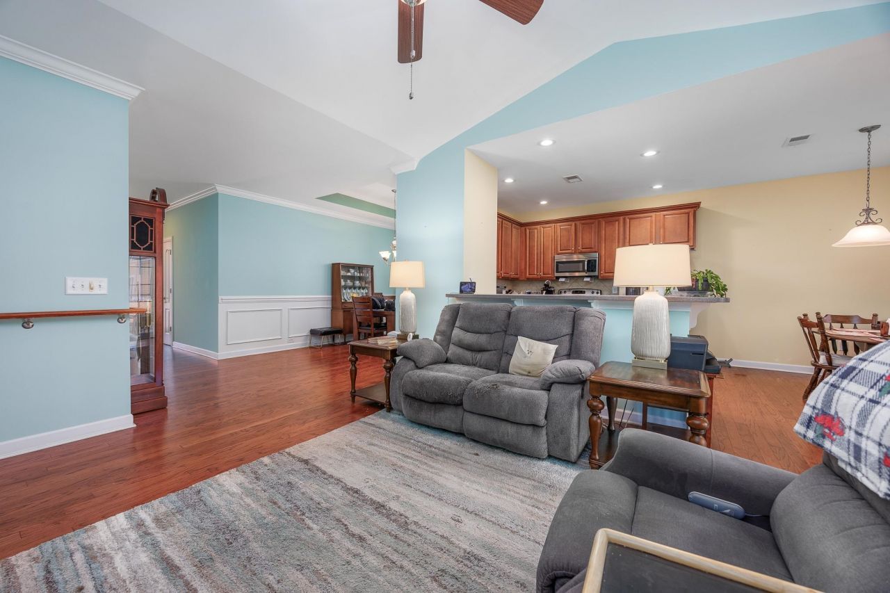 1604 Legends Ave.  Photo 6