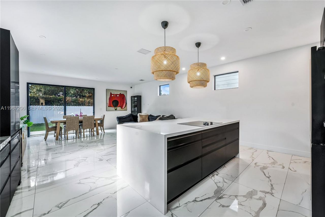 2320 SW 14th St, Miami, FL 33145 Photo