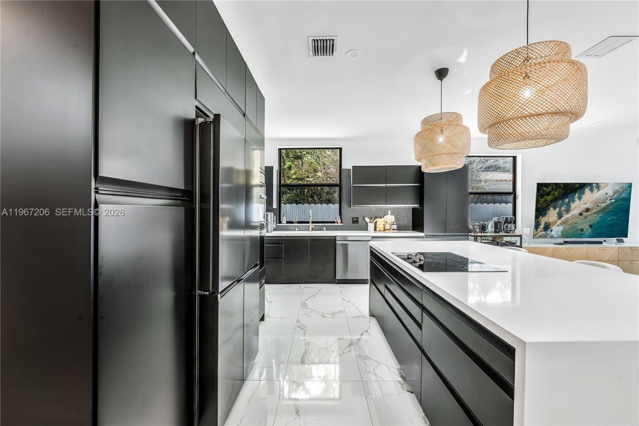 2320 SW 14th St, Miami, FL 33145 Photo