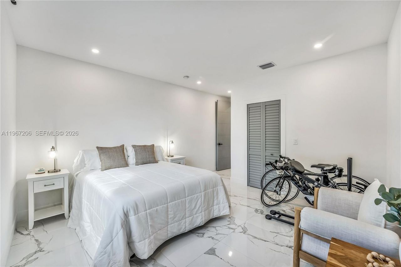 2320 SW 14th St, Miami, FL 33145 Photo