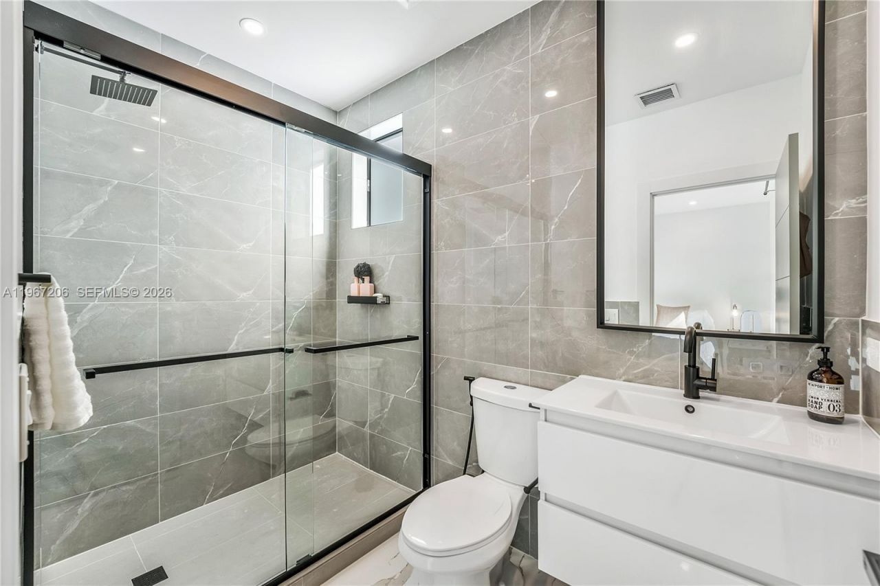 2320 SW 14th St, Miami, FL 33145 Photo