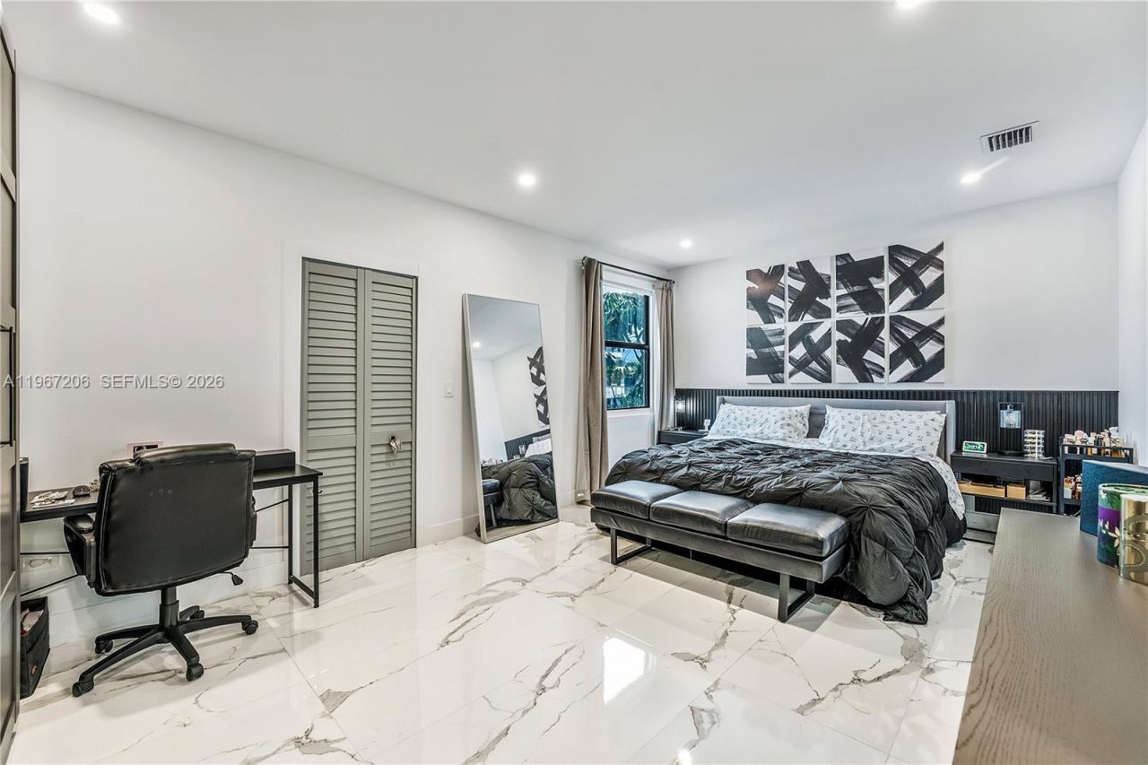 2320 SW 14th St, Miami, FL 33145 Photo